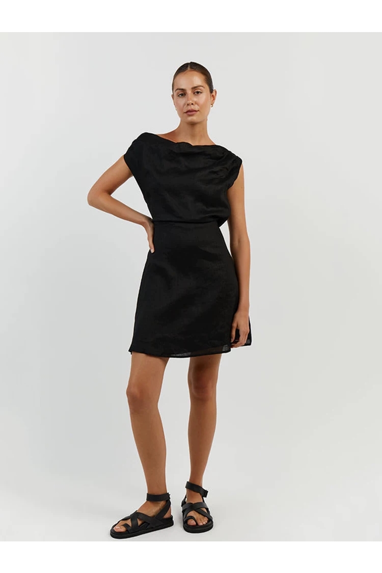 Hvorfor bliver en kort kjole i linned off Shoulder til kvinder et must-have valg for moderne sommermode