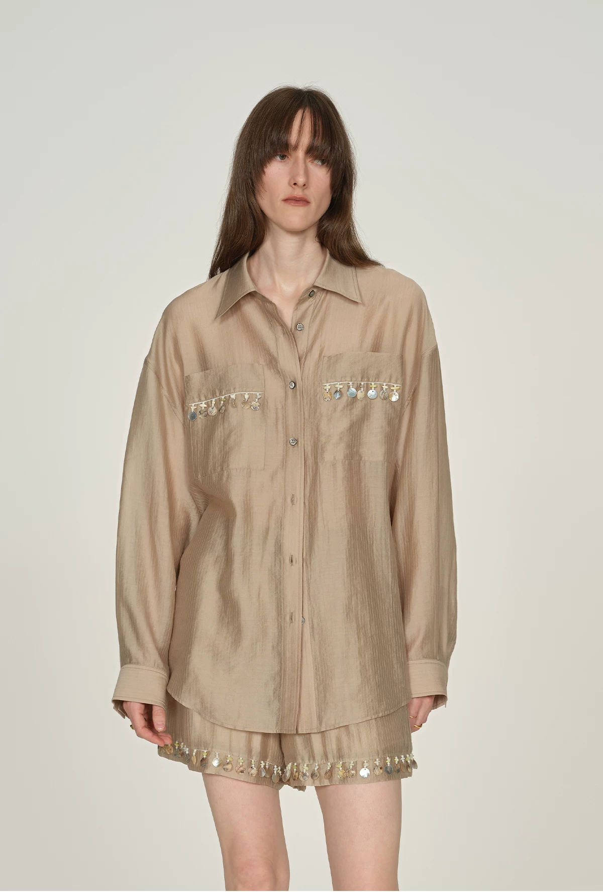 Loose-Fit Lyocell langærmet bluse til kvinder med skaludsmykning